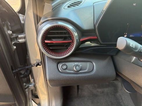 Used 2025 Chevrolet Trax RS w/ Driver Confidence Package image 31