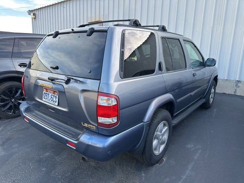 Used 2001 Nissan Pathfinder LE AWD/4WD image 3