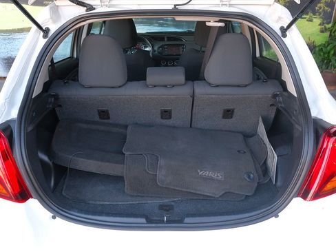 Used 2016 Toyota Yaris SE image 38