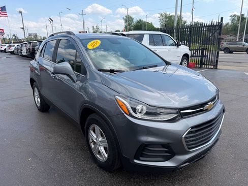 Used 2019 Chevrolet Trax LT w/ LT Convenience Package FWD image 3