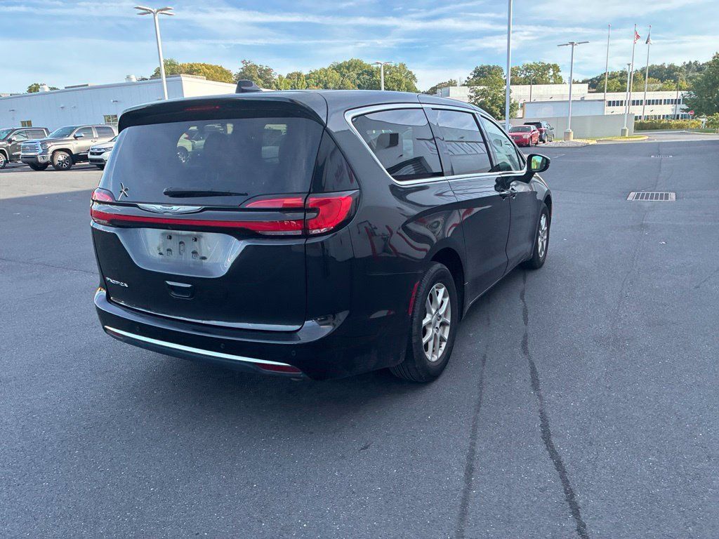 Used 2023 Chrysler Pacifica Touring-L FWD image 9