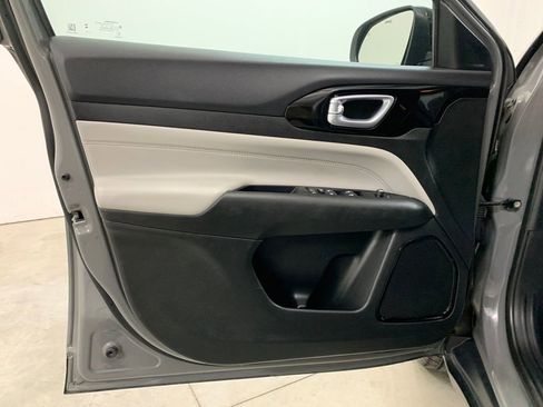 Used 2023 Jeep Compass Limited image 6