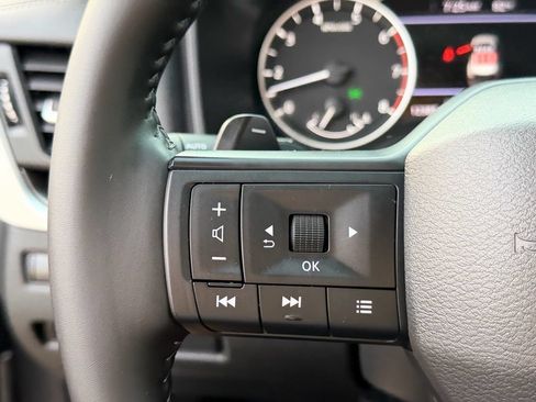 Certified 2025 Nissan Rogue SV FWD image 26