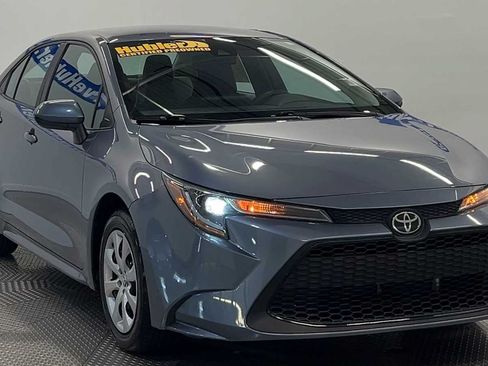 Used 2022 Toyota Corolla LE FWD image 3