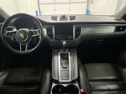 Used 2017 Porsche Macan Turbo image 10