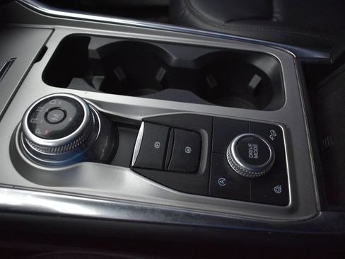 Used 2020 Ford Explorer XLT w/ Equipment Group 202A AWD/4WD image 32