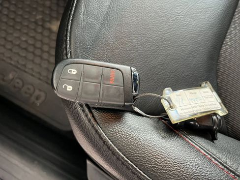 Used 2025 Jeep Compass Trailhawk image 22