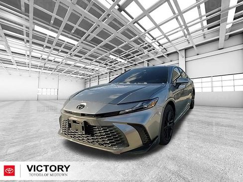 Used 2025 Toyota Camry SE image 7