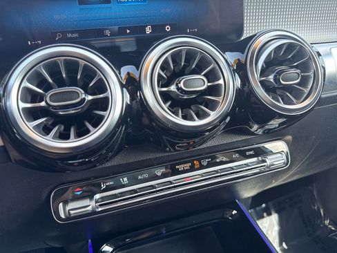 Used 2022 Mercedes-Benz GLB 250 4MATIC image 46