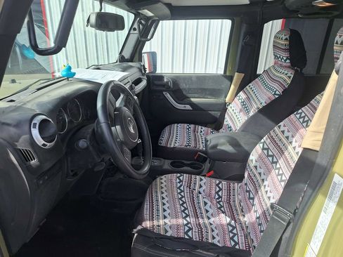 Used 2013 Jeep Wrangler Unlimited Rubicon w/ Connectivity Group image 14