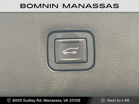 Used 2019 Chevrolet Traverse LT image 12