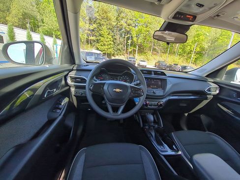 Used 2021 Chevrolet TrailBlazer LS image 29