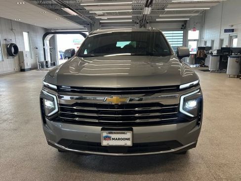 Used 2025 Chevrolet Suburban LT AWD/4WD image 2
