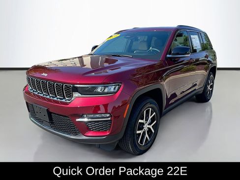Used 2025 Jeep Grand Cherokee Limited AWD/4WD image 3