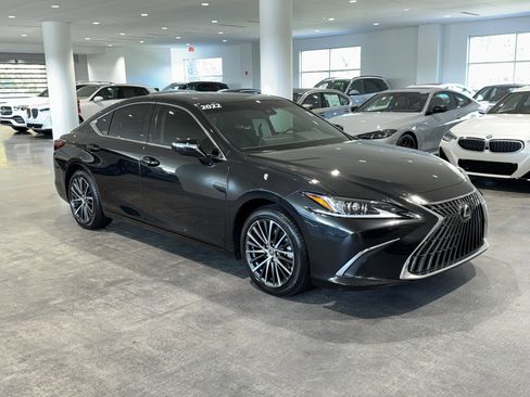 Used 2022 Lexus ES 350 w/ Premium Package image 2