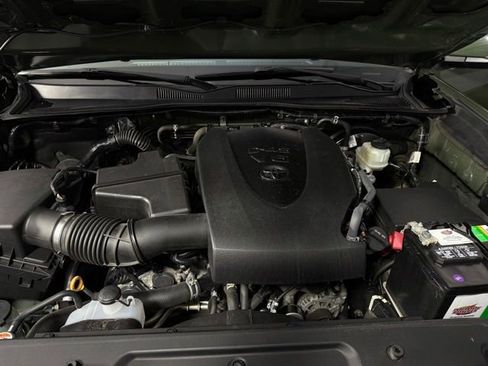 Used 2022 Toyota Tacoma TRD Sport w/ TRD Premium Sport Package AWD/4WD image 14