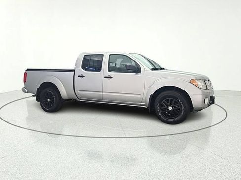 Used 2018 Nissan Frontier SV AWD/4WD image 2