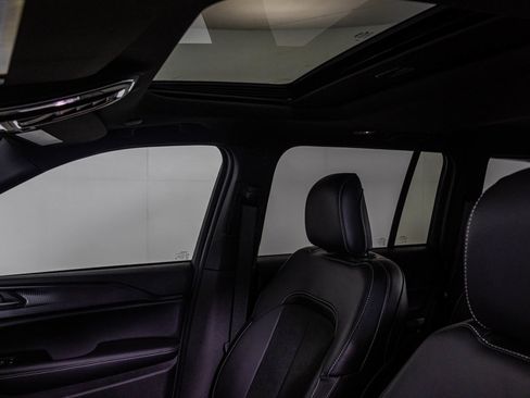 New 2025 Jeep Grand Cherokee Altitude image 25