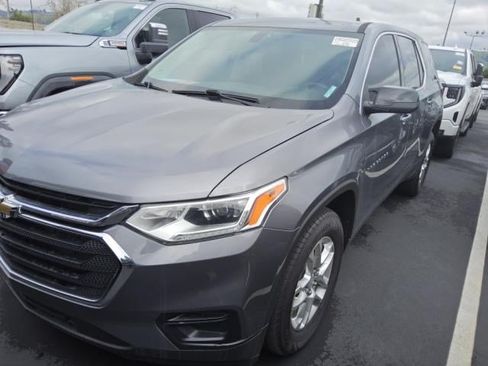 Used 2021 Chevrolet Traverse LS FWD image 2