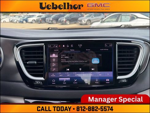 Used 2022 Chrysler Pacifica Touring-L FWD image 33