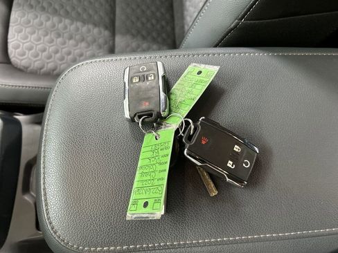 Used 2022 Chevrolet Colorado Z71 w/ Trail Boss Package AWD/4WD image 12