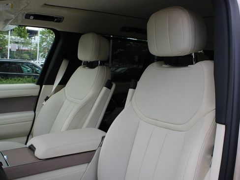 New 2026 Land Rover Range Rover Long Wheelbase SE AWD/4WD image 7