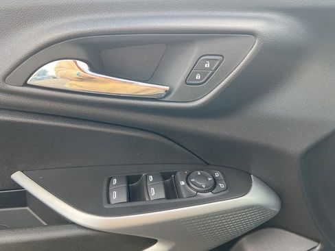 Used 2025 Chevrolet Trax LS image 9