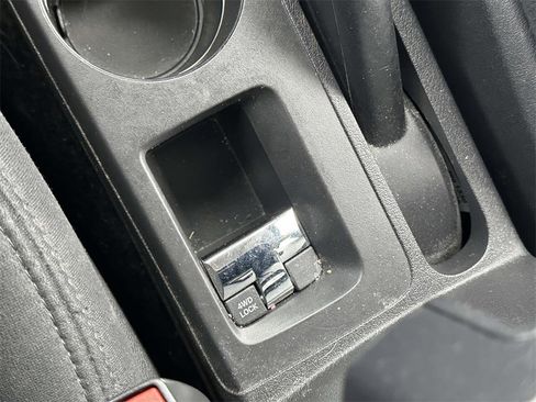 Used 2014 Jeep Patriot Latitude image 27