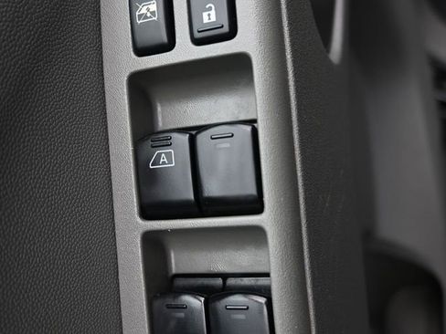 Used 2020 Nissan Frontier SV w/ Midnight Edition Floor Mats image 15