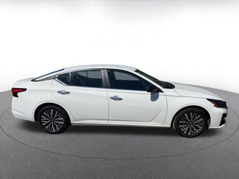 Used 2025 Nissan Altima 2.5 SV image 15