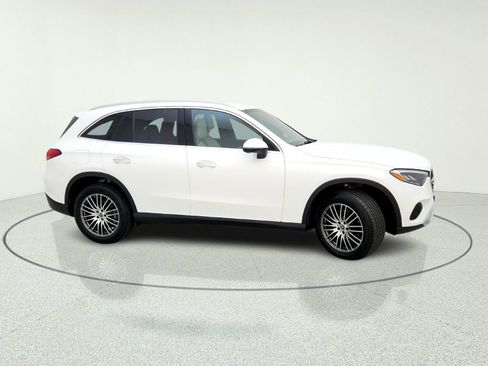 Certified 2025 Mercedes-Benz GLC 300 4MATIC image 6
