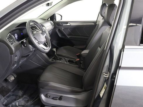 Used 2022 Volkswagen Tiguan SE w/ Panoramic Sunroof Package image 29