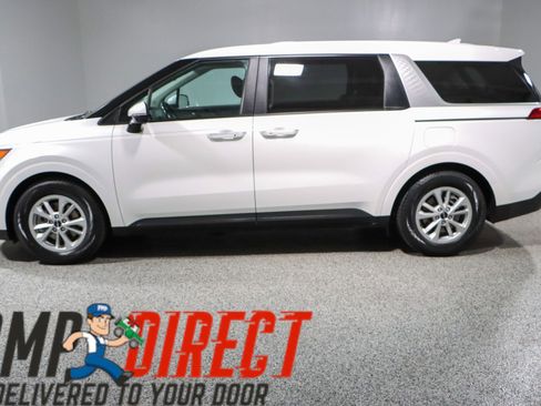 Used 2023 Kia Carnival LX FWD image 10