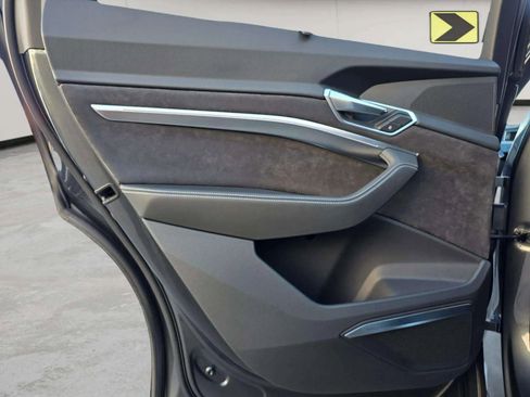 Used 2019 Audi e-tron Prestige w/ Prestige Package image 24