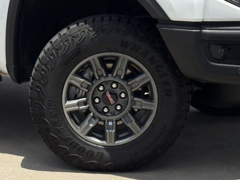 Used 2025 GMC Sierra 1500 AT4X image 4