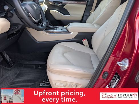 Used 2023 Toyota Highlander Limited FWD image 12
