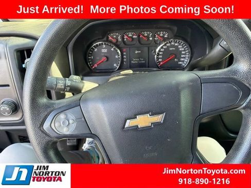 Used 2018 Chevrolet Silverado 1500 Custom w/ Custom Value Package RWD image 10
