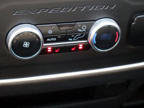 Used 2024 Ford Expedition Max Limited image 23