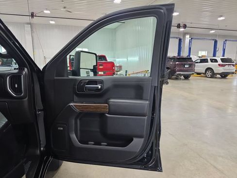 Used 2021 Chevrolet Silverado 1500 High Country w/ Technology Package AWD/4WD image 30