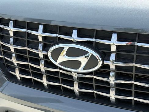 Used 2024 Hyundai Venue Limited FWD image 6