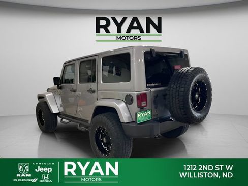 Used 2017 Jeep Wrangler Unlimited Sahara AWD/4WD image 5