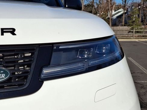 Used 2025 Land Rover Range Rover Sport SE image 30