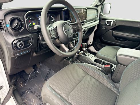 Used 2025 Jeep Wrangler Unlimited Rubicon 4xe w/ Safety Group AWD/4WD image 24