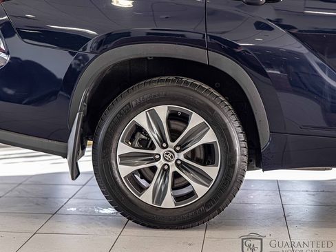Used 2021 Toyota Highlander XLE AWD/4WD image 10