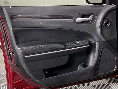 Used 2019 Chrysler 300 Touring w/ Sport Appearance Package image 23