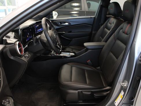 Used 2024 Chevrolet Trax RS w/ Sunroof Package FWD image 10