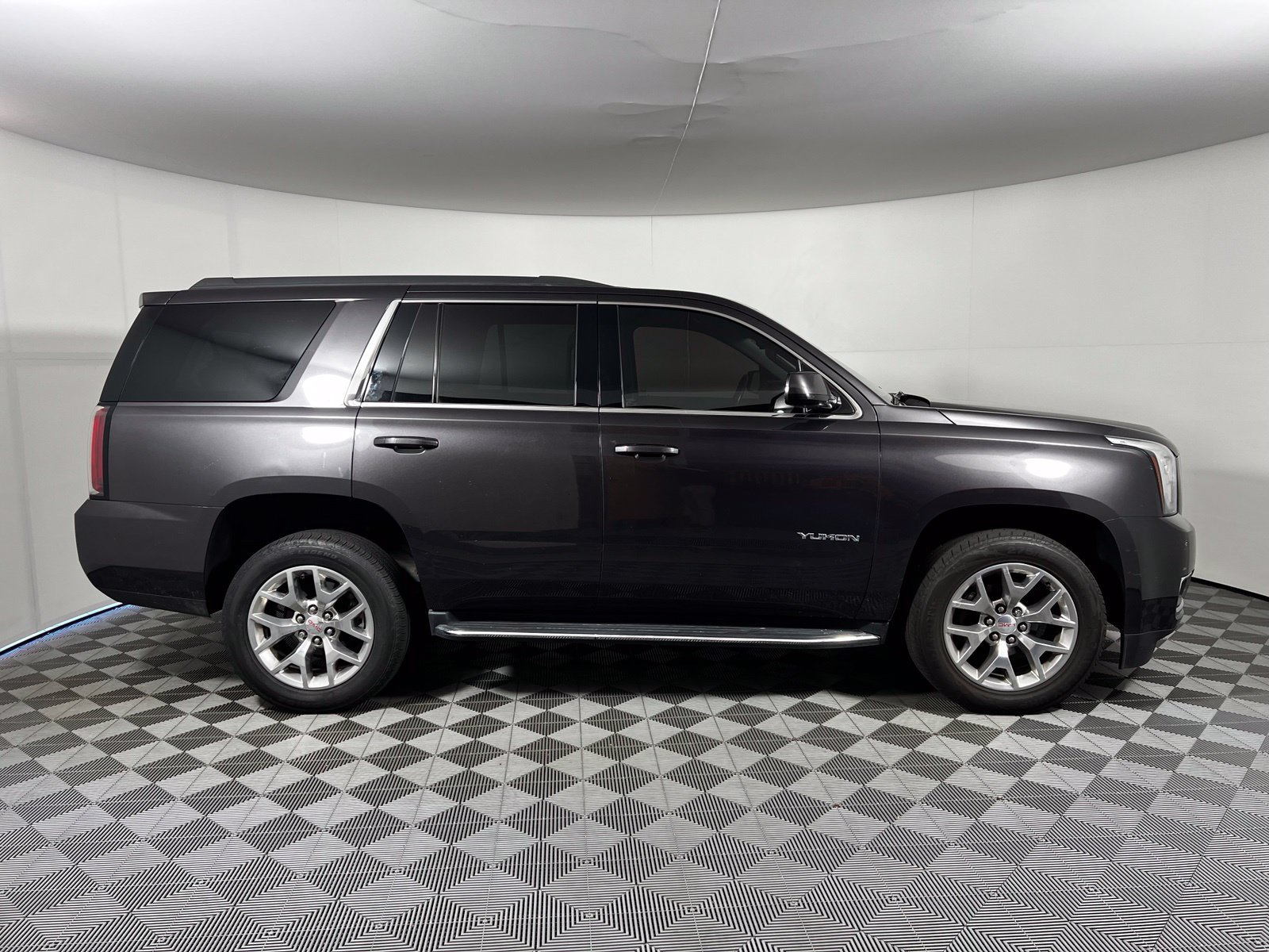 Used 2018 GMC Yukon SLE w/ SLE Value Package AWD/4WD image 4