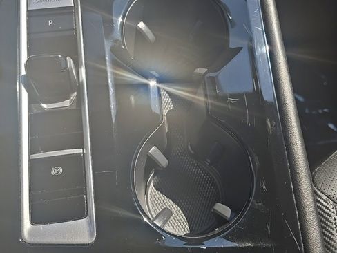 Used 2024 Volkswagen Atlas Cross Sport SE image 35