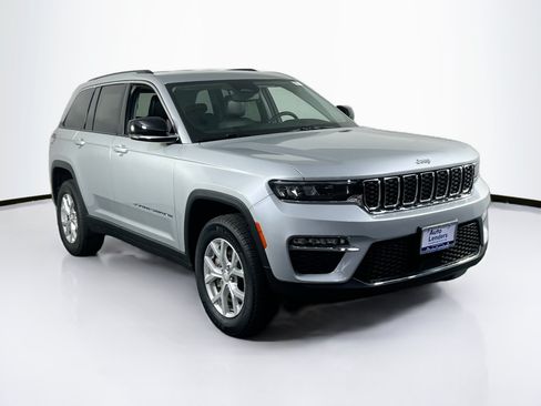 Used 2023 Jeep Grand Cherokee Limited AWD/4WD image 3