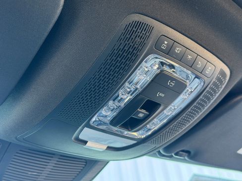 Used 2025 Mercedes-Benz GLE 580 4MATIC w/ Driver Assistance Package image 40